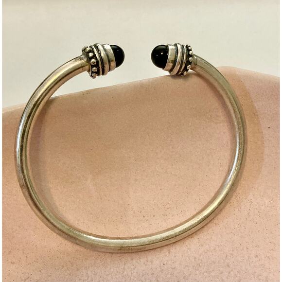 Vintage Sterling Silver Onyx Cuff Bracelet Boho Bali Style Dot  6.5 in 14 grams. - Picture 1 of 6